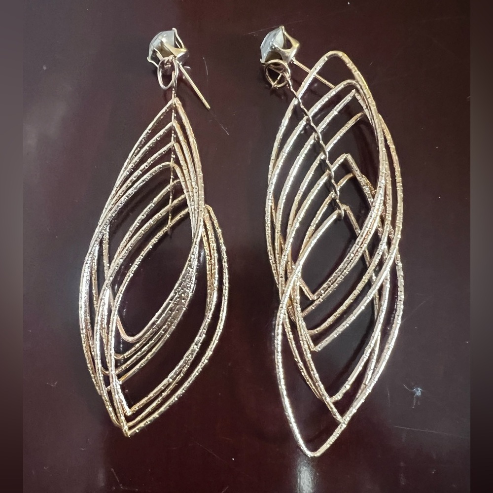 NEW Elegant Gold Leaf Earrings